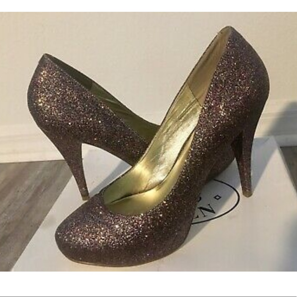 Steve Madden Multi/Gold Glitter Pumps